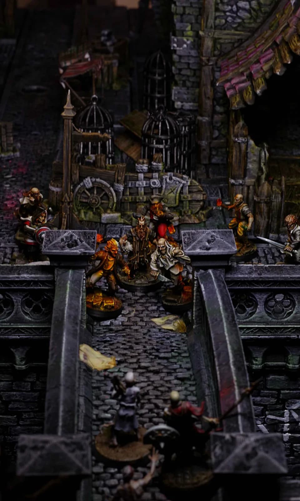 Pont en pierre pour décor Mordheim avec combat de figurines